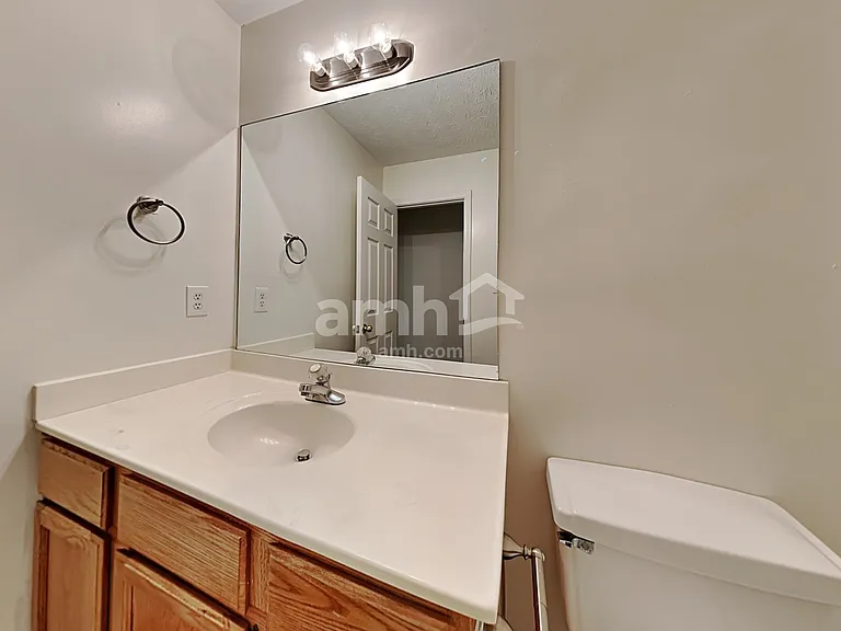 817 Hillary Ct — Photo 16