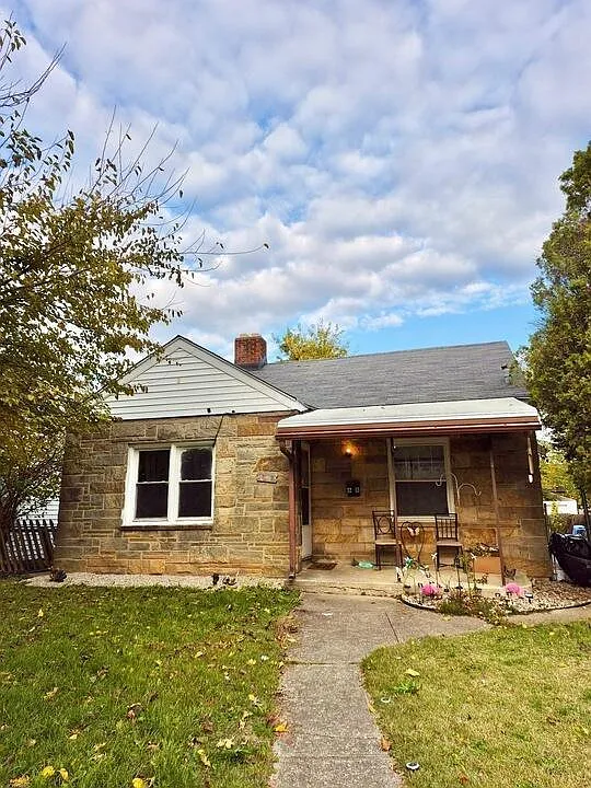 648 Whitethorne Ave photo 1