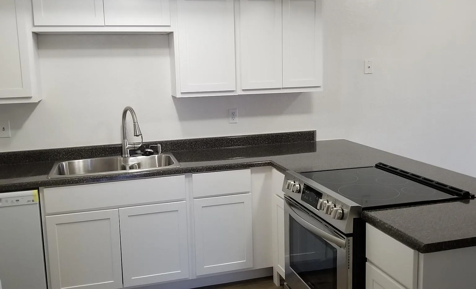 2 bed, 1000 sqft, $1,300 — Photo 1
