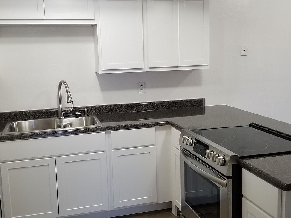 NEW Kitchen Cabinets & Counter Tops!