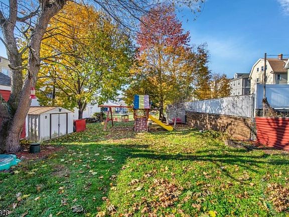 5th image of 35 Woodland Ave