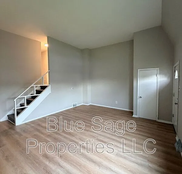 117 Ervin Ave — Photo 5