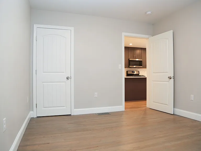 517 Admiral St — Photo 12