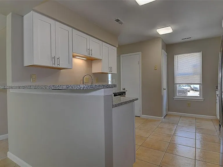 657 Aubrey Dr — Photo 9