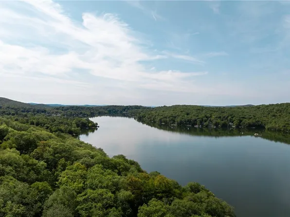 15 Chippewa Road, Putnam Valley, NY 10579