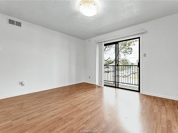 3rd image of 904 University Oaks Blvd APT 8