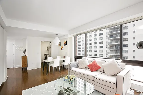 Sold by R New York | media 21