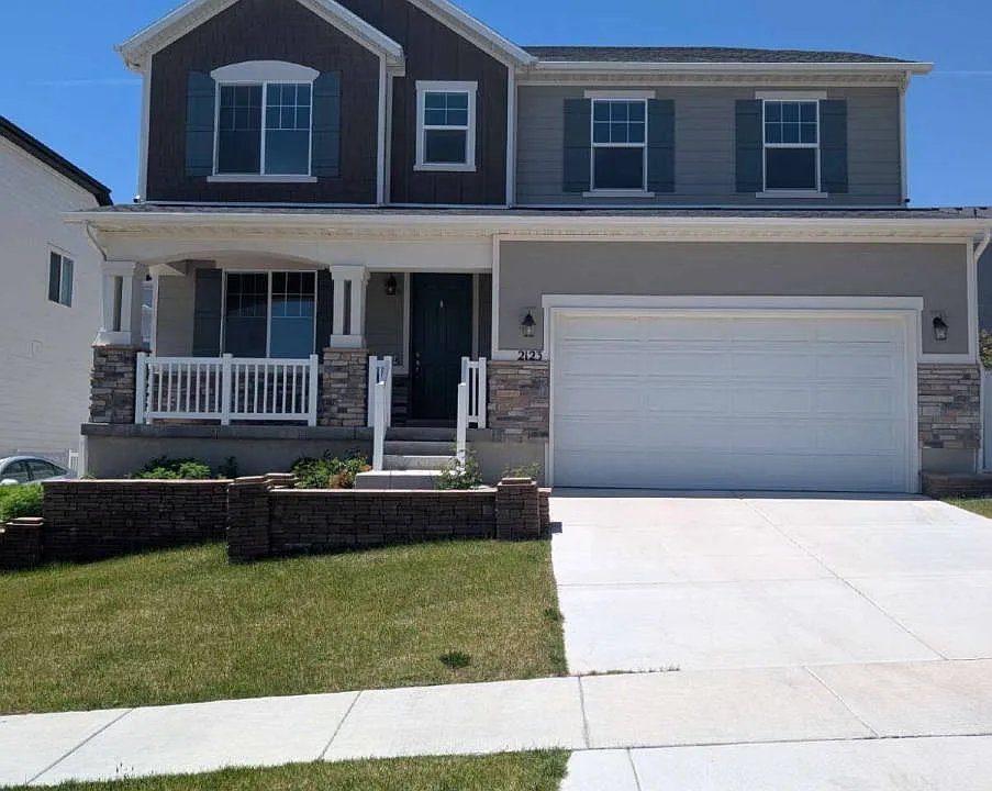 2123 N Wallflower Dr
