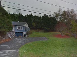 7686 Green Lakes Rd, Fayetteville, NY 13066