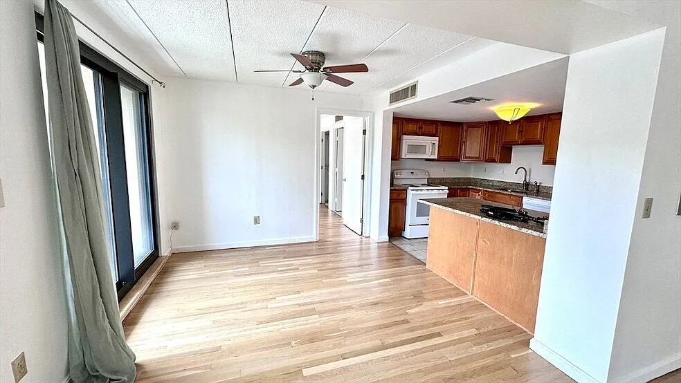 2 bed, 1040 sqft, $4,000 — Photo 3