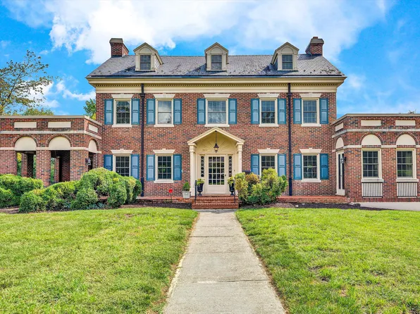 1930 Grandin Rd SW, Roanoke, VA 24015