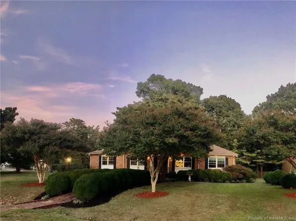 1605 York River Dr, Gloucester Point, VA 23062