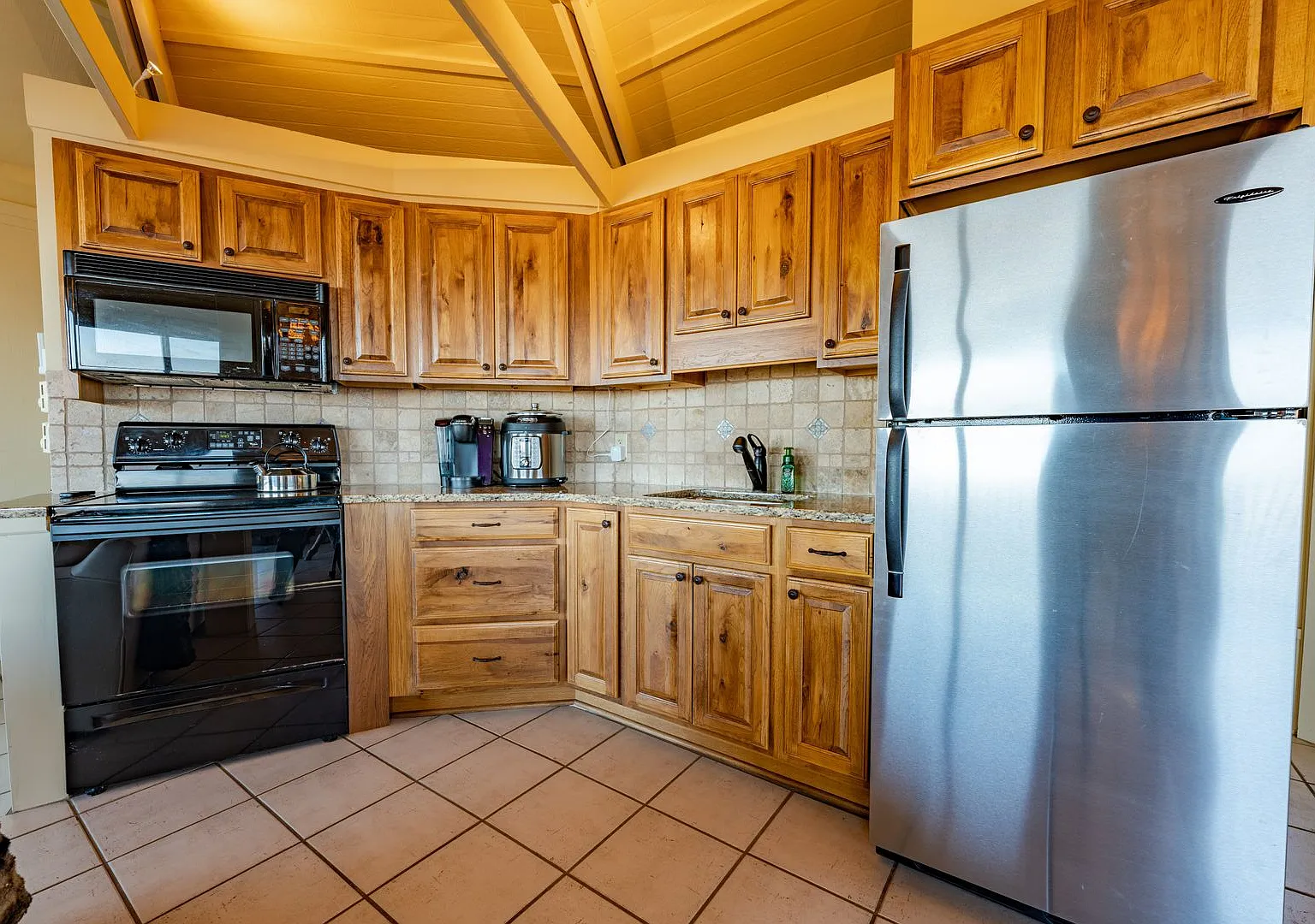 Two Bedroom with Breathtaking Views Overlooking Blue Ridge Mountains — Photo 4