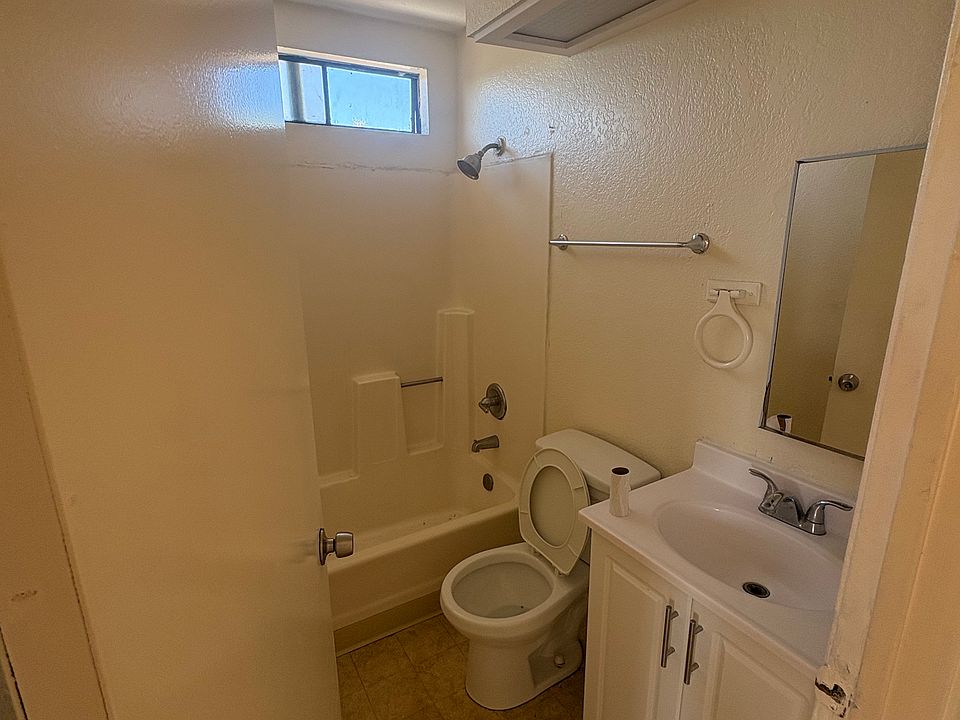2nd image of 1100 252nd St #101