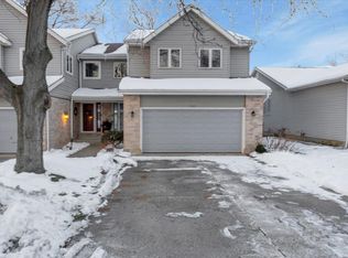 563 Saint Johns Rd, Harvard, IL 60098