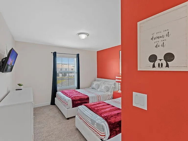 Romeo Cir — Photo 25