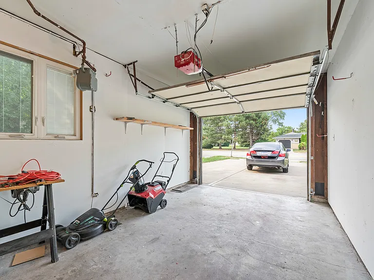 109 Landmeier Rd — Photo 18