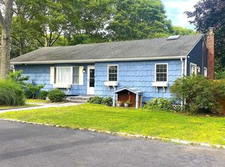 2938 Quogue Riverhead Rd, East Quogue, NY 11942