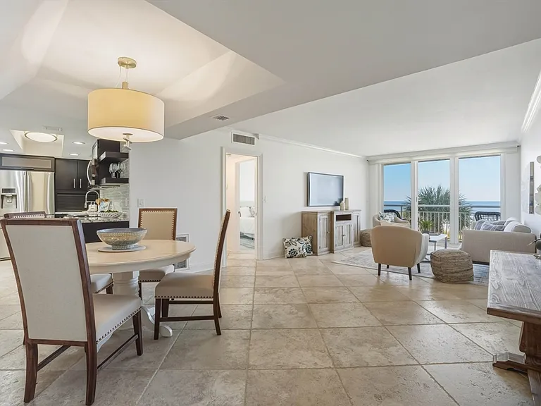 1601 Ocean Dr S — Photo 2