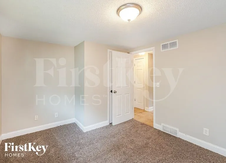 5044 N Bellaire Ave — Photo 13