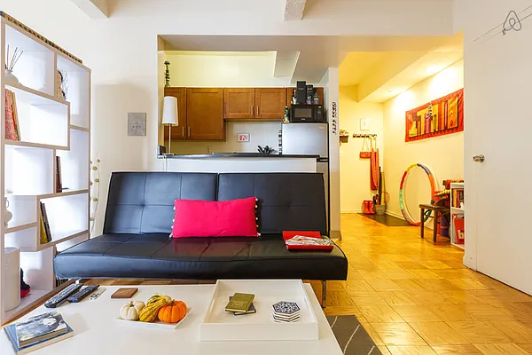 Rented by Douglas Elliman | media 13