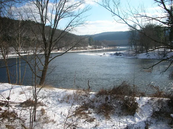 121 Masthope Plank Rd, Lackawaxen, PA 18435