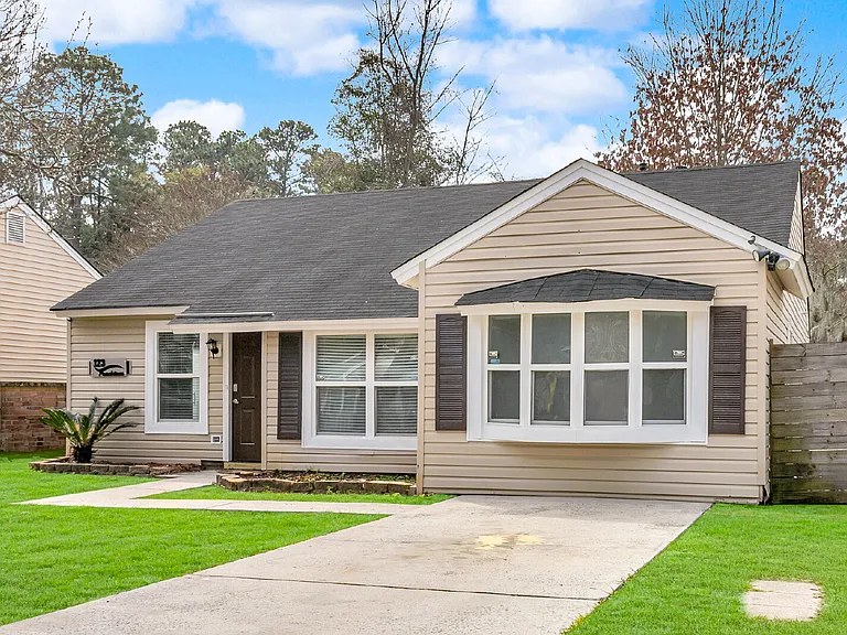 123 Peachtree Dr — Photo 2