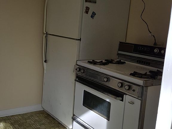 4th image of 1010 Gardina St