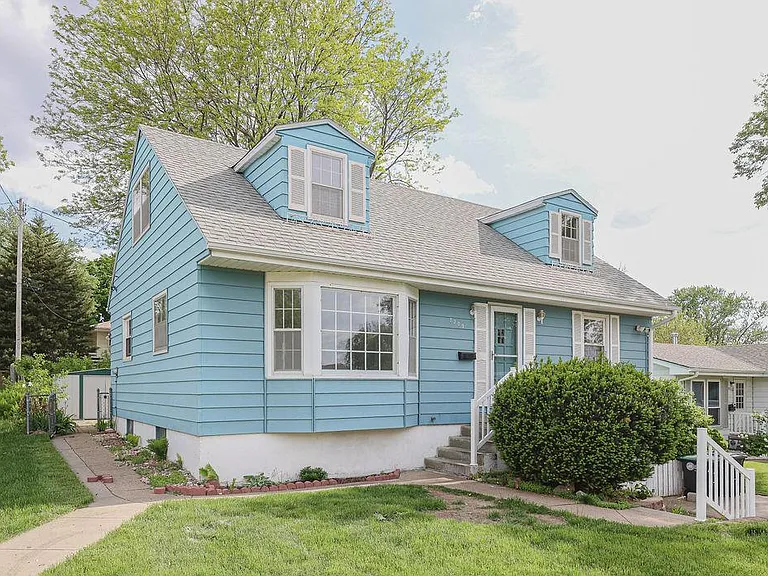 8209 Hillside Dr — Photo 2