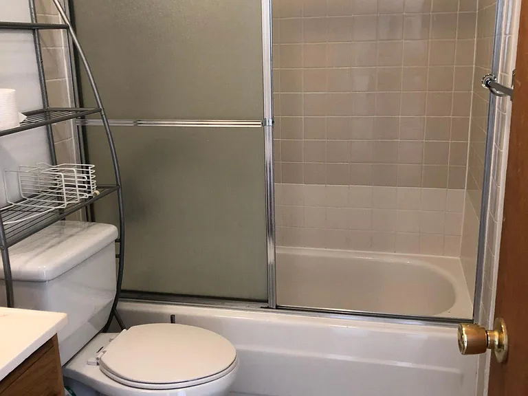 2715 Benvenue Ave — Photo 4