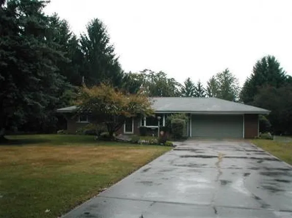 21580 Redfield St, Edwardsburg, MI 49112