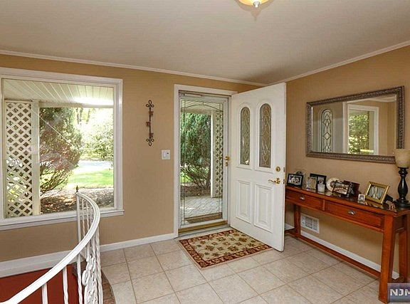 3rd image of 524 Forest Dr