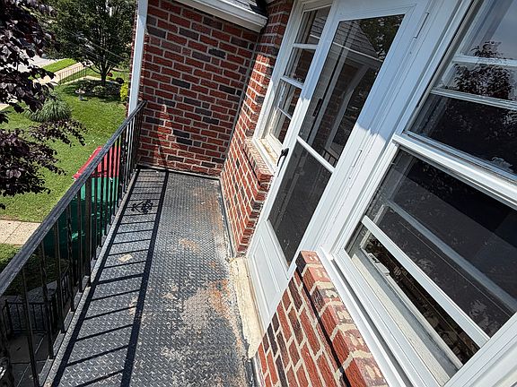 5th image of 3227 Plumstead Ave Floor 2