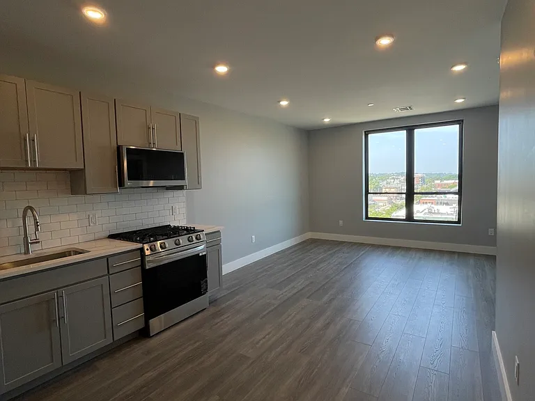 365A Western Ave #607 — Photo 2