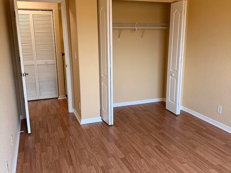 108 Kensington Way — Photo 32