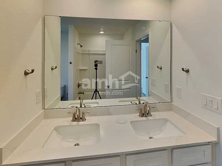 3319 Muscatine Ave — Photo 19
