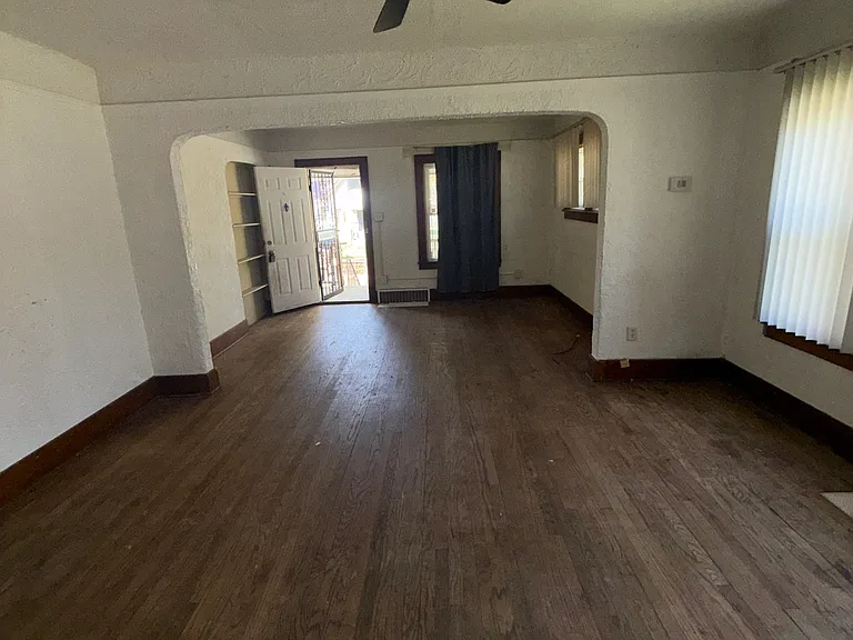 3918 Trumbull Ave — Photo 3