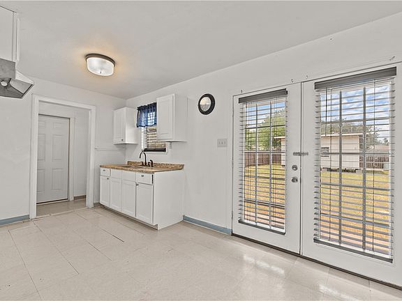 3rd image of 1208 W 2nd St