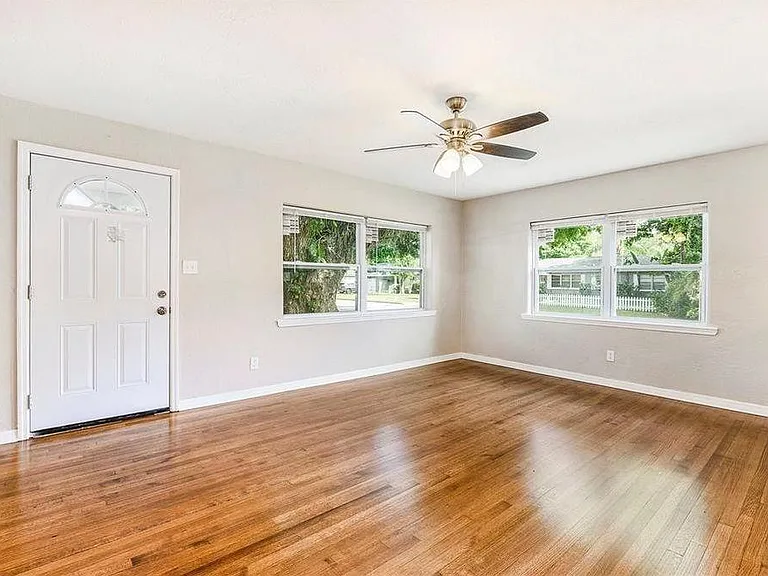 1300 Hardy Ave — Photo 12