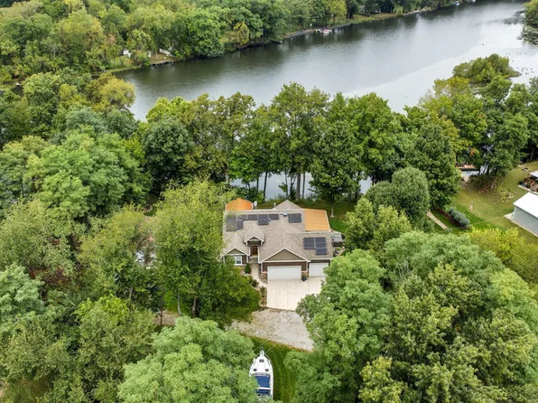 13480 Riverside Dr, Constantine, MI 49042