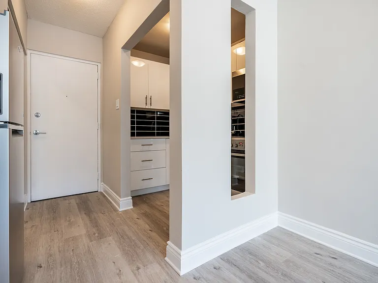 200 Bronson Ave — Photo 44