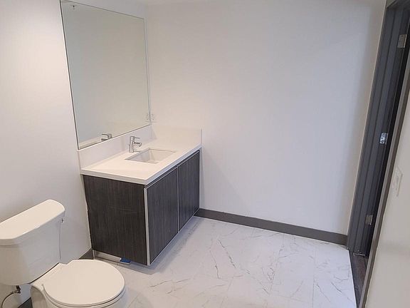 4th image of 5066 Romaine St #16