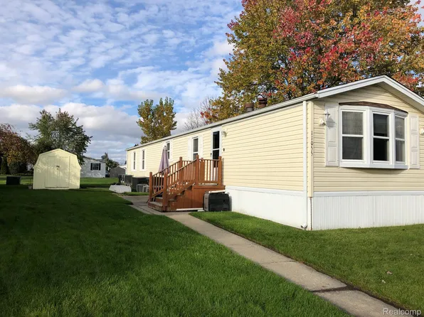 11055 Manchester Rd, Washington, MI 48094