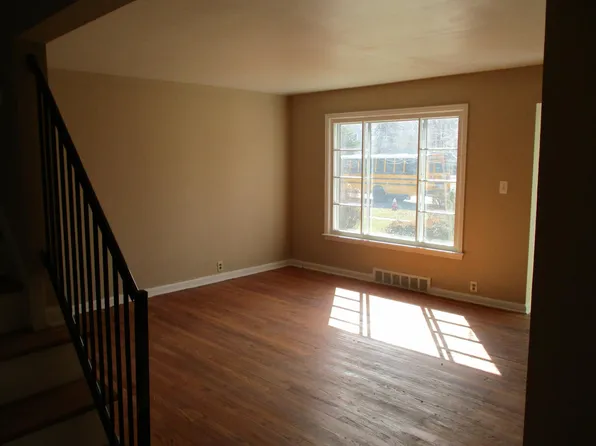 20961 S Lake Shore Blvd, Euclid, OH 44123