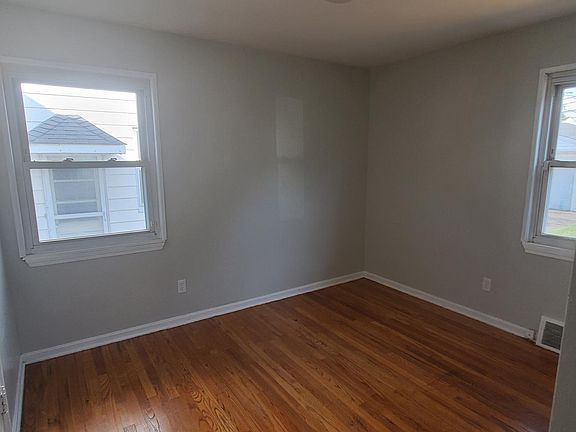 4th image of 12414 Crest Ave