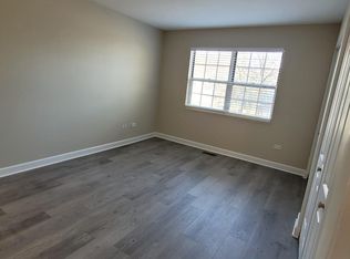 465 N Cambridge Dr, Palatine, IL 60067