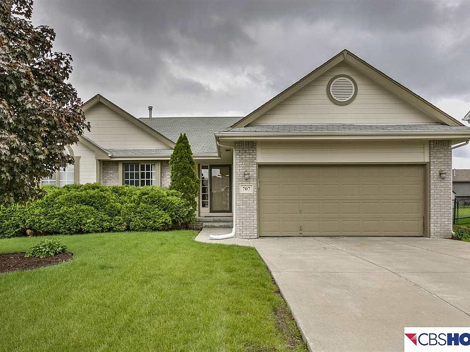 1st image of 707 Rosewood Ave