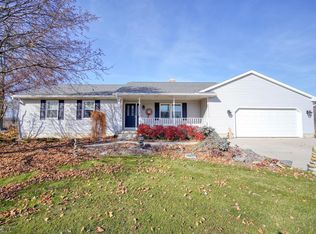 25 N Waverly Rd, Eaton Rapids, MI 48827