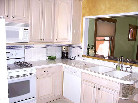 3rd image of 329 W Irvington Pl