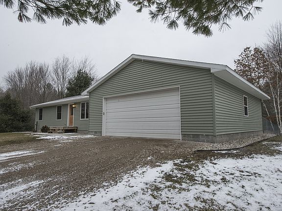 Conveniently located in the Meridian School District but very close to Bullock Creek Schools as well. 